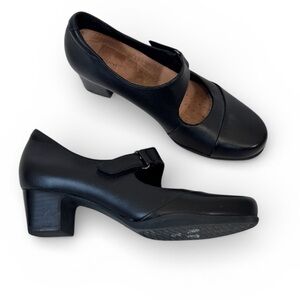 Clarks Black Leather Mary Jane Heels Womens 7.5 Preppy School Girl Shoes Classic